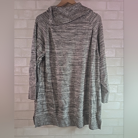 Eight Eight Eight Women's Stripe Black White Gray Long Sweater 1x Button Collar - Picture 5 of 6